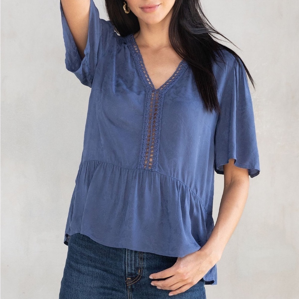 Lovestitch sz M NWT Blue Ocean Eyes Lattice Trim Top Crochet v-neck blouse